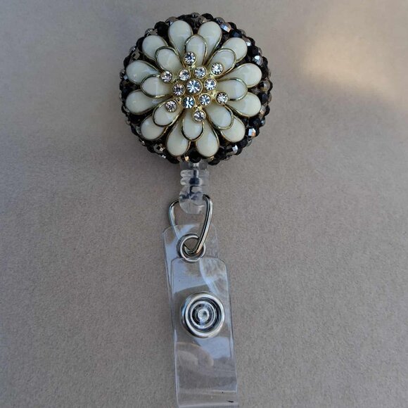 Flower Badge Reel - Picture 1 of 2